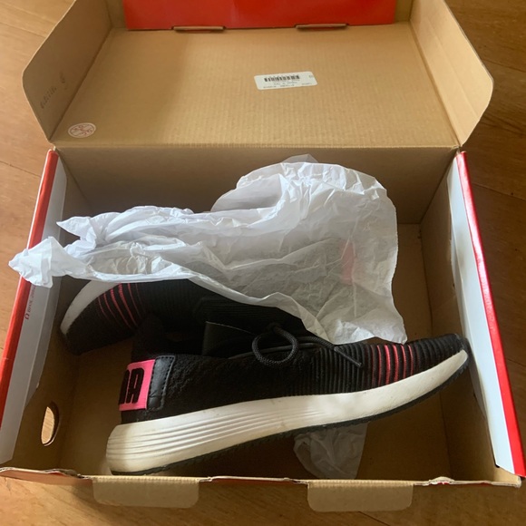 Puma Girls Sneakers Size 4.5 - Picture 9 of 10